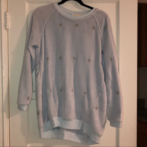 the indigo child Tops - Oversized Blue Star Fuzzy Sweatshirt Size Small the indigo child Tops - Oversized Blue Star Fuzzy Sweatshirt Size Small